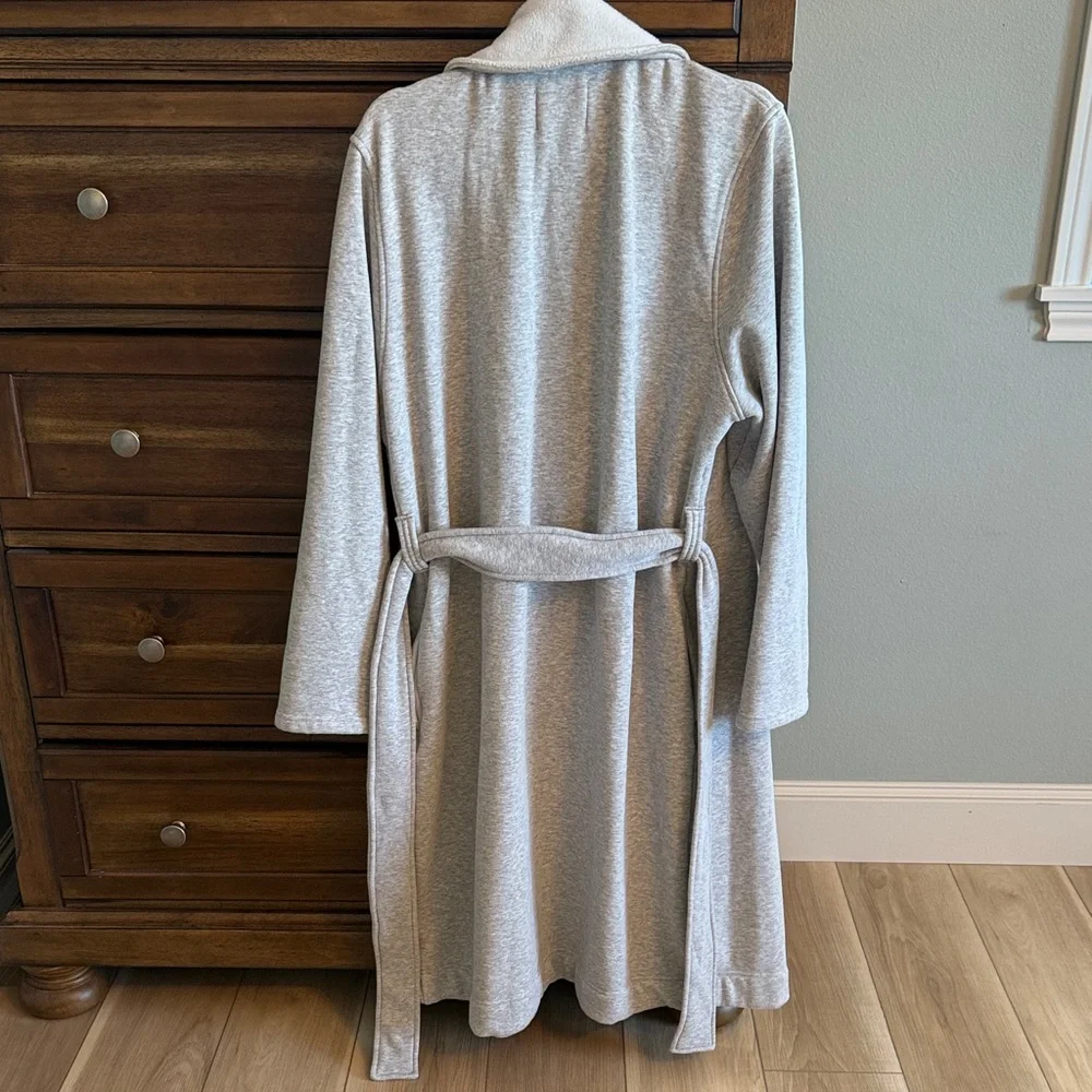 UGG Soft Gray Robe - Picture 5 of 9